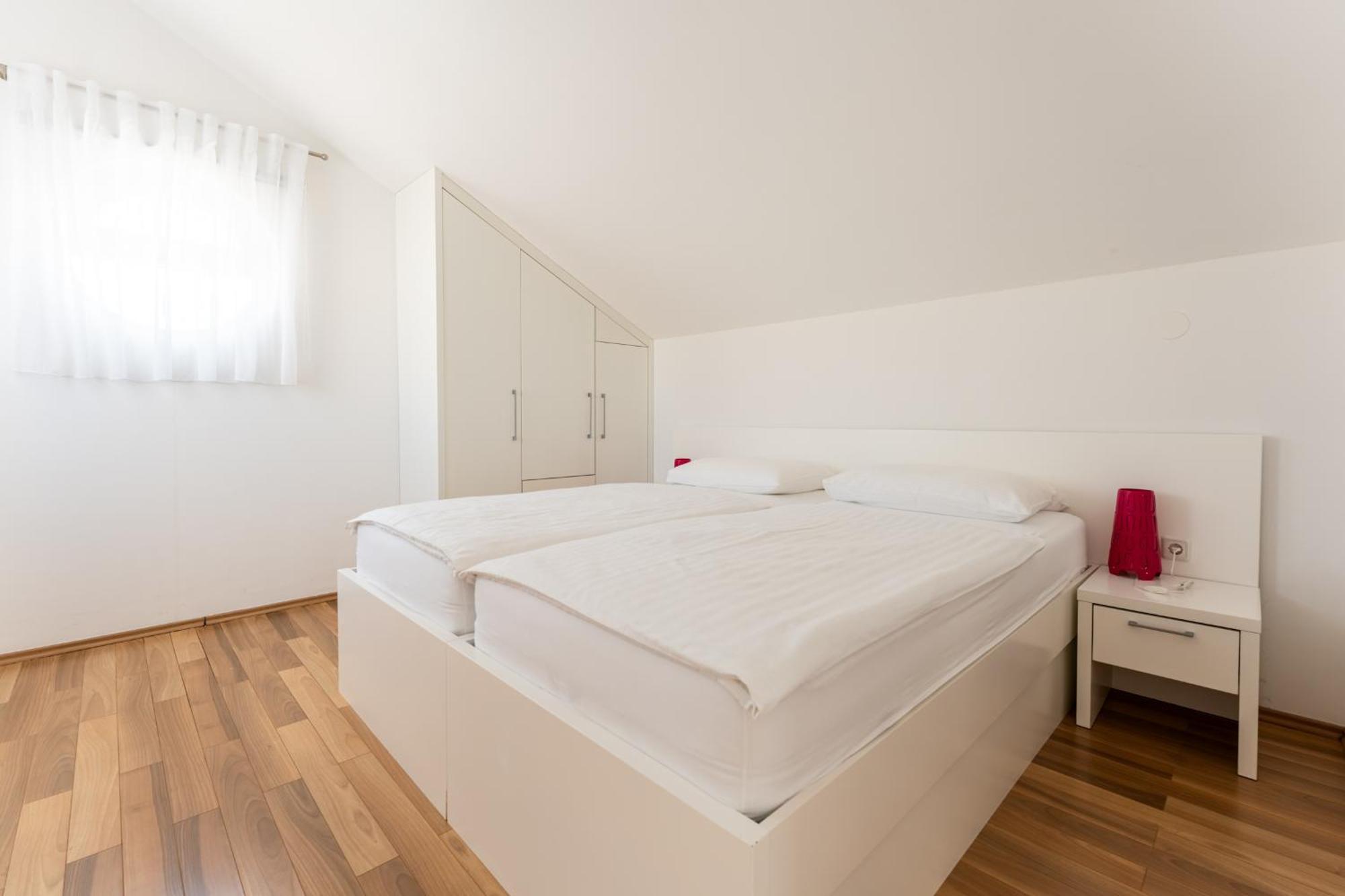 Apartments Barbati Новаля Екстер'єр фото