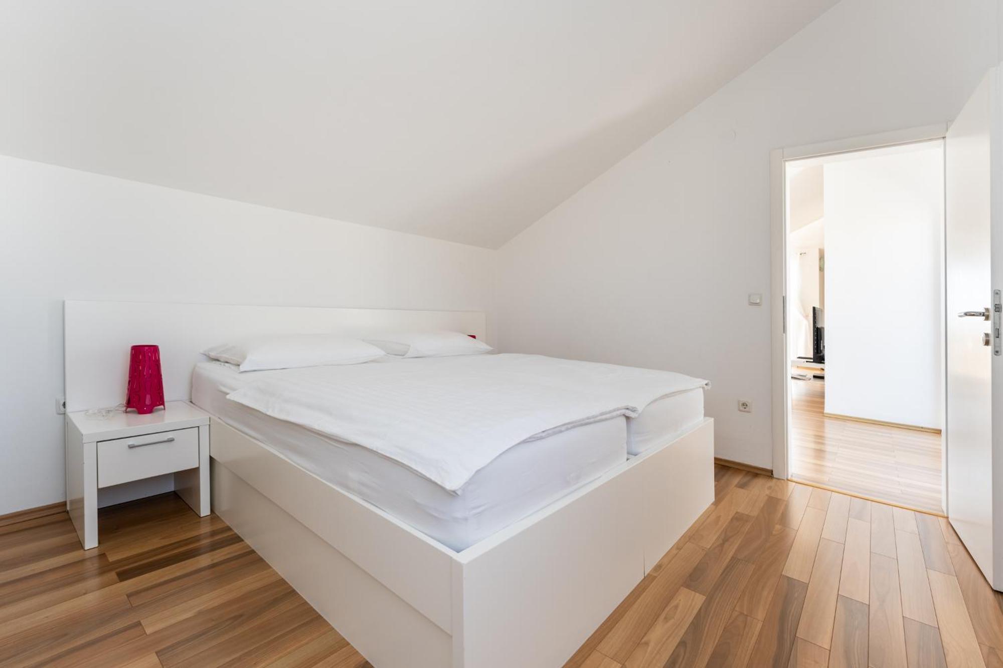 Apartments Barbati Новаля Екстер'єр фото