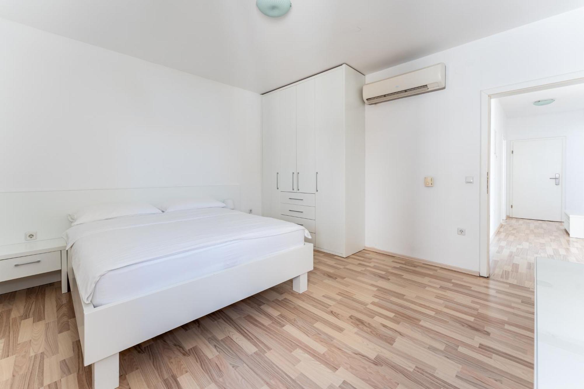 Apartments Barbati Новаля Екстер'єр фото