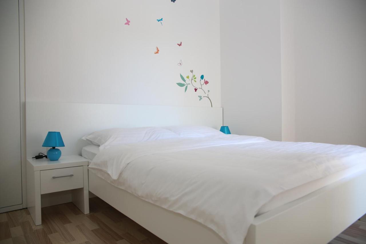 Apartments Barbati Новаля Екстер'єр фото