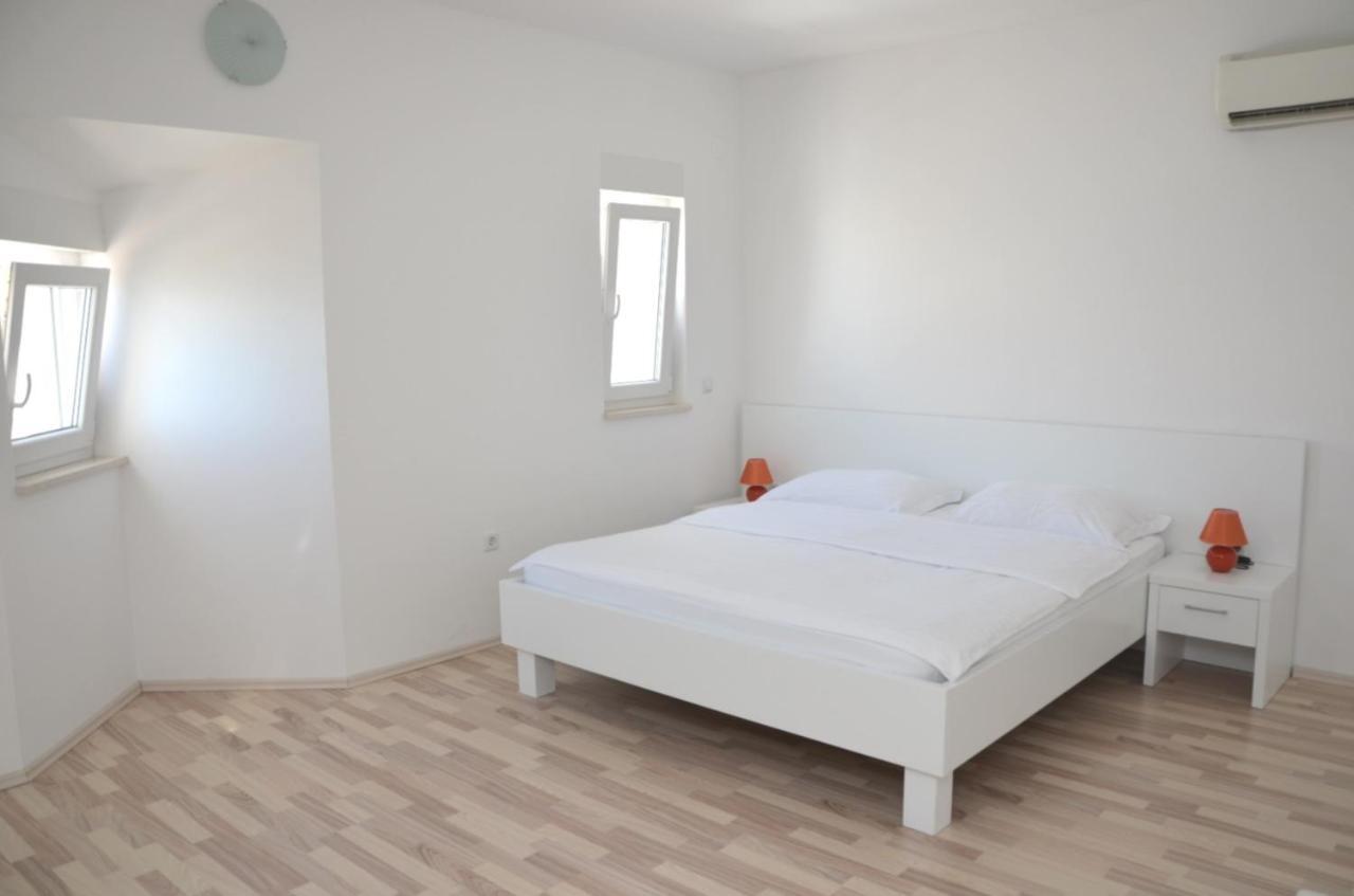 Apartments Barbati Новаля Екстер'єр фото